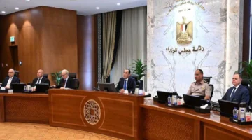 الحكومة تعتمد 9 قرارات جديدة تزامناً مع اجتماعاتها لمناقشة الملفات الخدمية الحالية